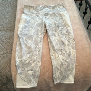 Lululemon Breezy Dot Crop 19" Jasmine White Multi / White sz. 10